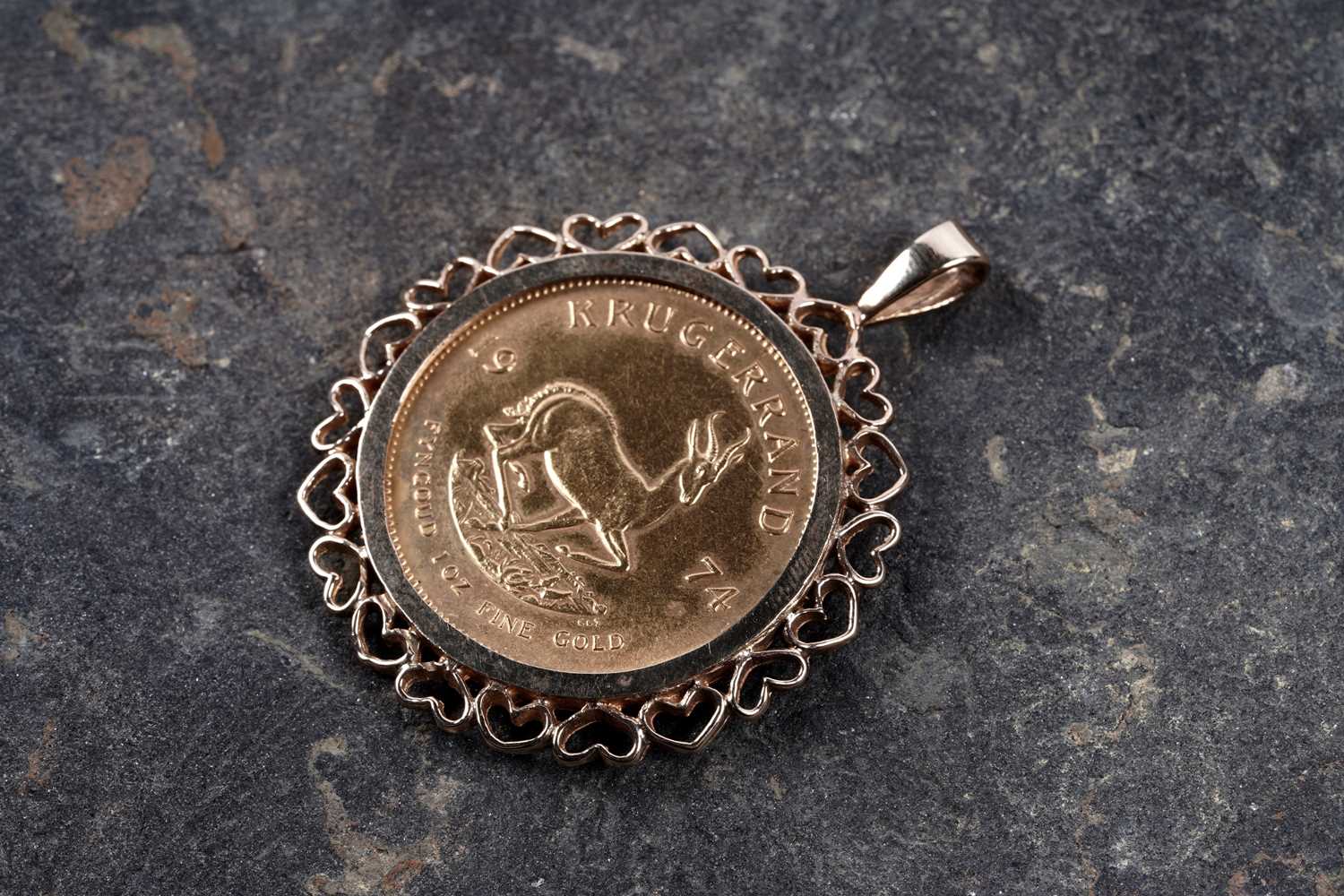 Lot 435 - A South Africa (Suid-Afrika) Krugerrand 1oz fine gold coin