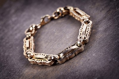 Lot 33 - A Victorian yellow metal bracelet