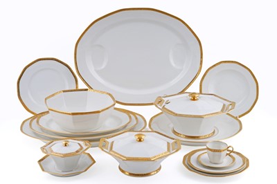 Lot 228 - A Theodore Haviland Limoges Schleiger '1270a' pattern dinner service