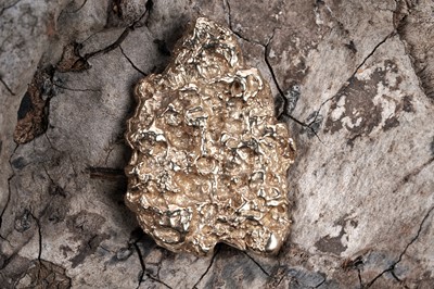 Lot 58 - A 1970's 9ct gold nugget style pendant
