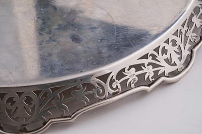 Lot 552 - An Edwardian silver tray