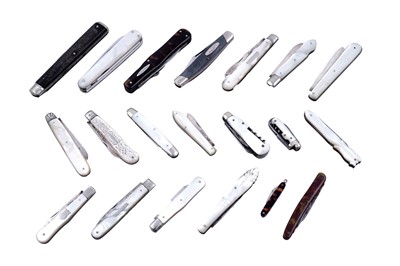 Lot 359 - Twenty penknives