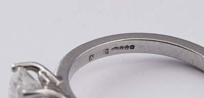 Lot 690 - A solitaire diamond ring