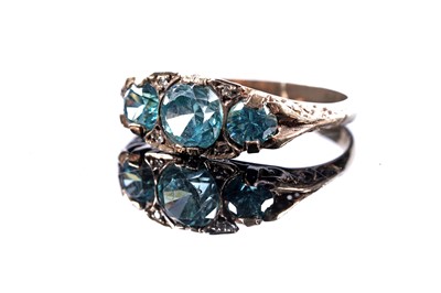 Lot 76 - A zircon and diamond ring