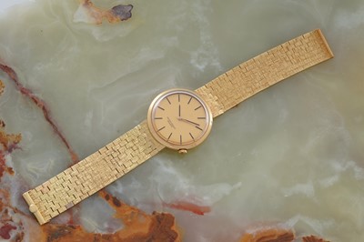 Lot 626 - Bulova: an 18ct yellow gold wristwatch