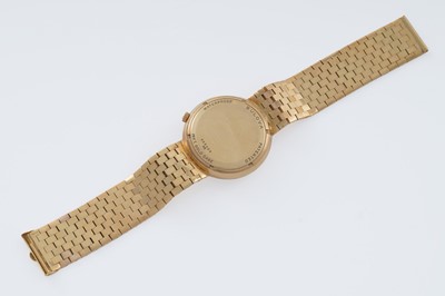 Lot 626 - Bulova: an 18ct yellow gold wristwatch