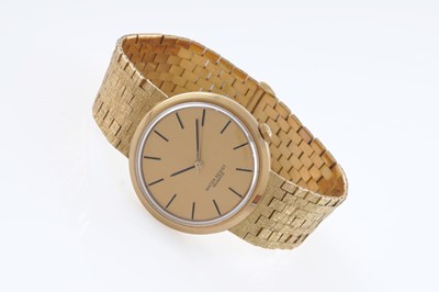 Lot 626 - Bulova: an 18ct yellow gold wristwatch