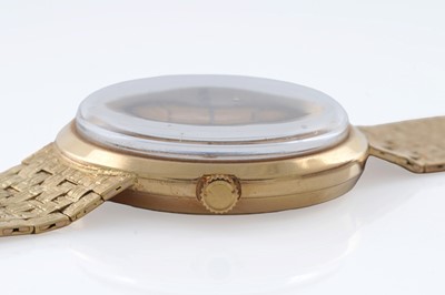Lot 626 - Bulova: an 18ct yellow gold wristwatch