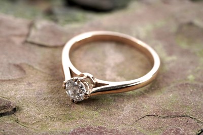 Lot 546 - A single stone diamond ring