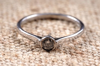 Lot 219 - A single stone diamond ring