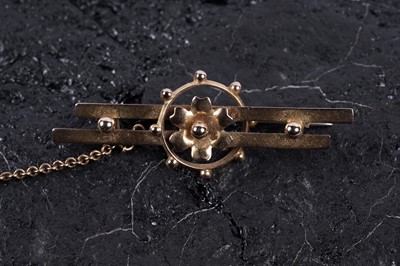 Lot 4 - A Victorian 9ct gold bar brooch