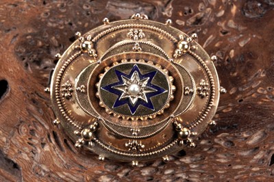 Lot 9 - A Victorian Grand Period Etruscan Revival brooch