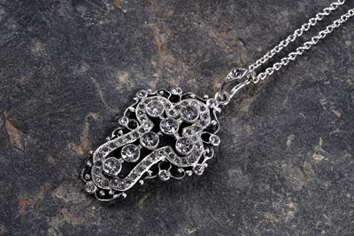 Lot 5 - An Edwardian cruciform pendant
