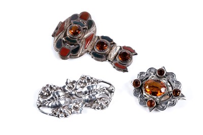 Lot 18 - Victorian and later jewellery