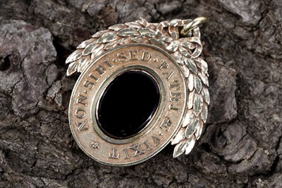Lot 481 - An early 19th Century gilt metal Pitt Club fob medallion