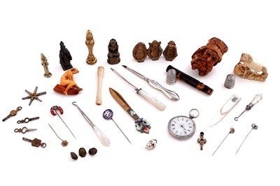 Lot 465 - A collection of silver and other novelties