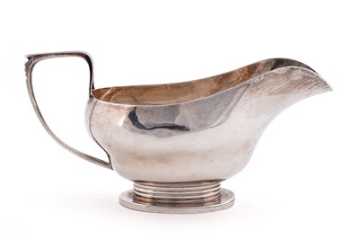 Lot 538 - A George V silver Art Deco Streamline Moderne sauce boat