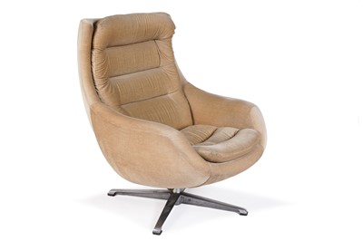 Lot 38 - An early 1970’s swivel ‘egg’ chair