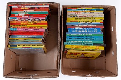 Lot 119 - TV and teen annuals