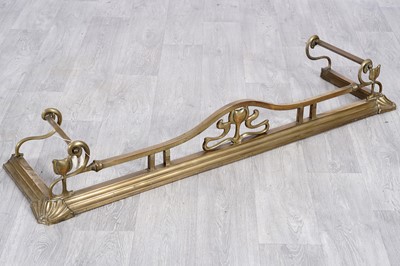 Lot 184 - An early 20th Century brass Art Nouveau fire fender