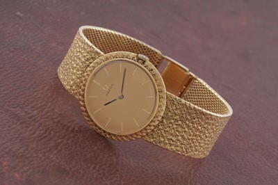 Lot 613 - Omega: an 18ct yellow gold cased manual wind wristwatch