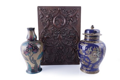 Lot 327 - A Carlton Ware ‘Kang His’ pattern lidded vase; and other items