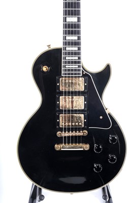 Lot 65 - A 1997 Gibson Memphis Les Paul Custom re-issue