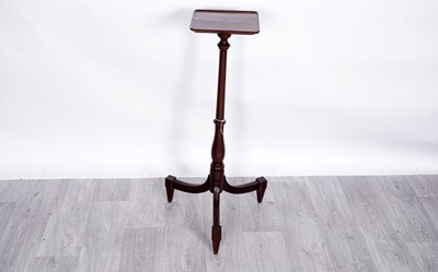 Lot 28 - A Georgian mahogany jardinière stand