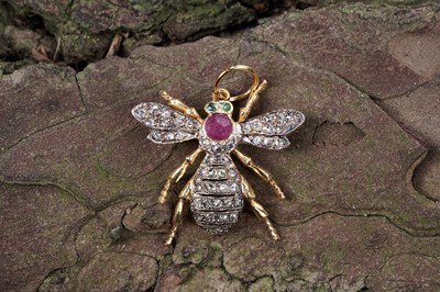 Lot 576 - A Victorian style ruby and diamond bee pattern pendant