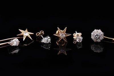 Lot 699 - A selection of diamond jewellery