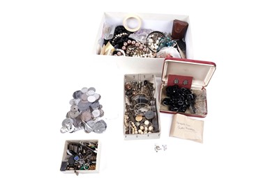 Lot 539 - A large collection of Victorian and later jewellery parts, costume jewellery, and novelties