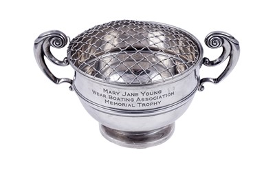 Lot 206 - A Great War period small Irish silver trophy cup