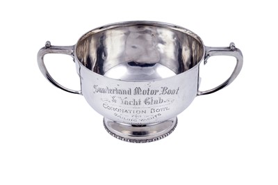 Lot 208 - An Edwardian/George V silver trophy cup