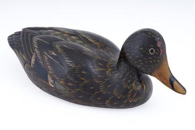 Lot 423 - A decorative 20th Century painted hardwood decoy duck