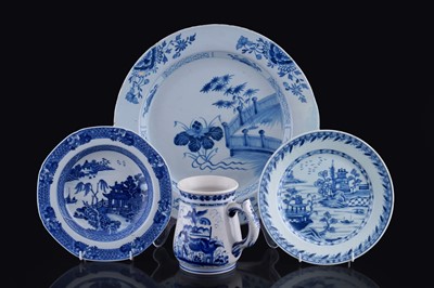 Lot 213 - A collection of blue and white ceramics