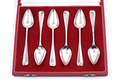 Lot 285 - An Elizabeth II cased set of six silver grapefruit spoons