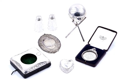 Lot 334 - Miscellaneous small silver