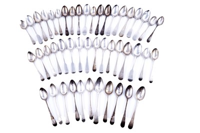 Lot 153 - A quantity of assorted antique silver teaspoons
