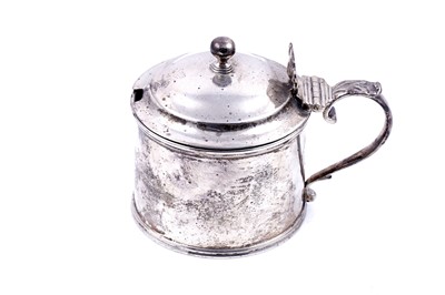 Lot 187 - A George IV silver mustard pot