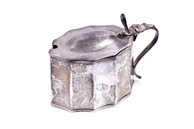 Lot 192 - A George III silver mustard pot