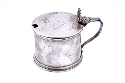 Lot 194 - A George III silver drum mustard pot