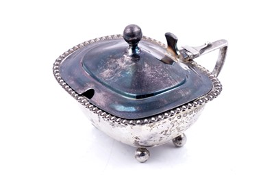 Lot 195 - A George III silver mustard pot