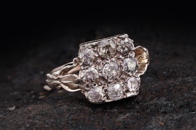 Lot 711 - A Victorian diamond plaque ring