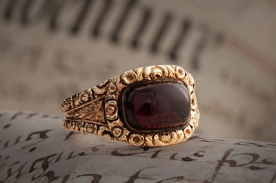 Lot 494 - A Georgian garnet cabochon and yellow gold ring