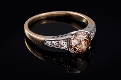 Lot 716 - A 'cinnamon' diamond ring