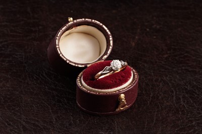 Lot 294 - An early 20th Century single stone diamond ring