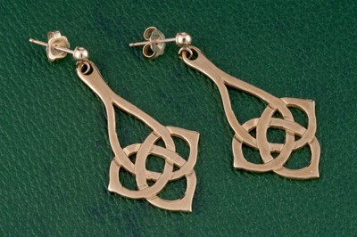Lot 307 - A pair of 9ct gold Celtic knot pendant earrings