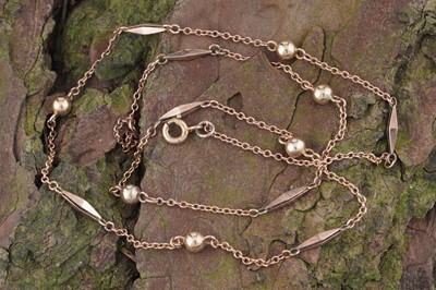 Lot 308 - An Edwardian 9ct gold necklace