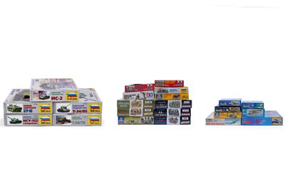 Lot 541 - Twenty-two 1:35 scale model kits; and seven 1:72 scale model kits