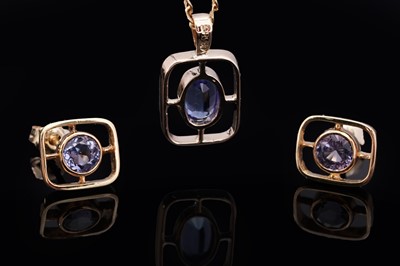 Lot 730 - A tanzanite pendant and earrings